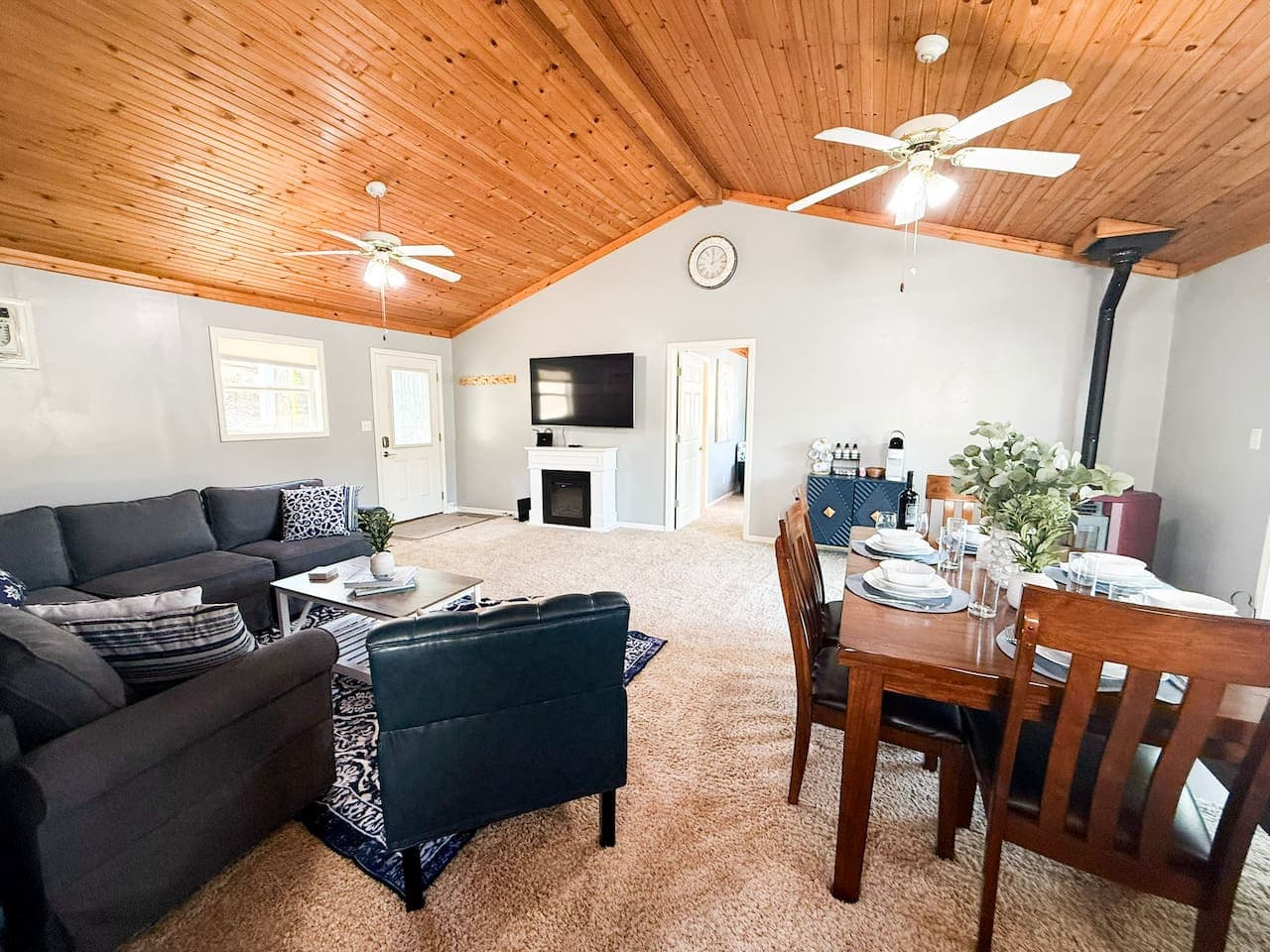 Large living room to gather with fireplace and smart TV