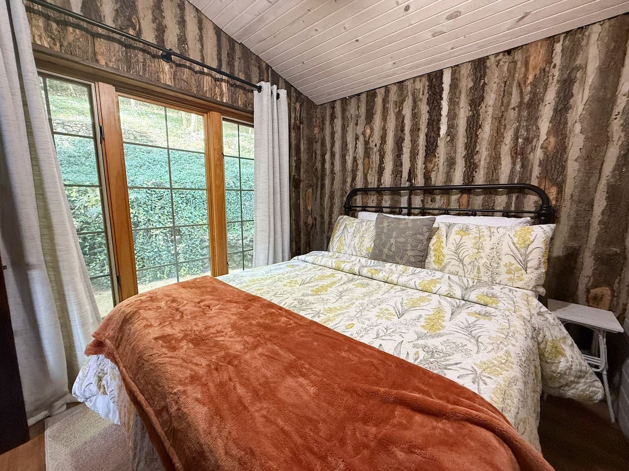 Sleep tight after a full day on the lake—this cozy bedroom is all about comfort