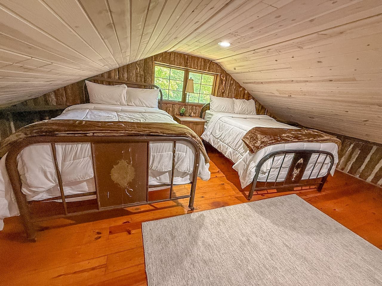 Room for the whole crew to rest and recharge—comfort comes standard.