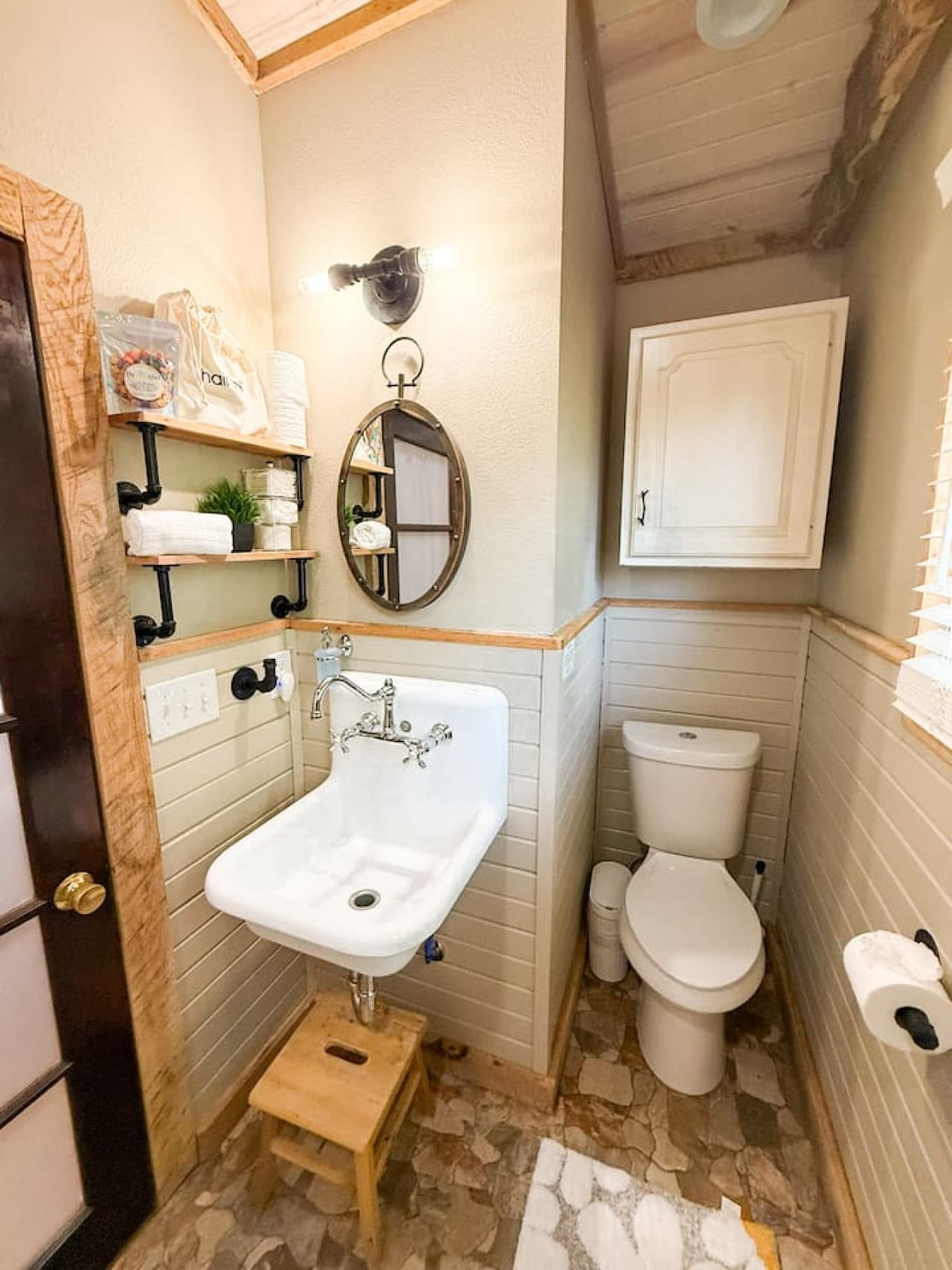 A simple, stylish bathroom with everything you need and nothing you don’t