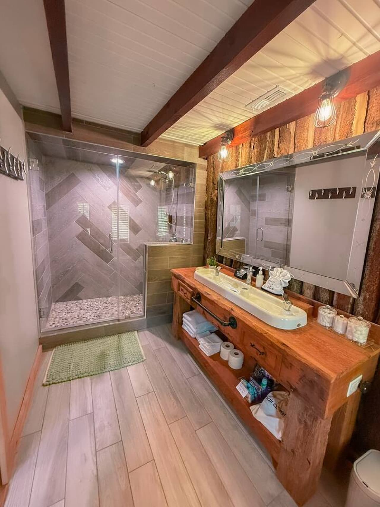 Relax and refresh—this cozy bathroom offers a touch of spa-like serenity.