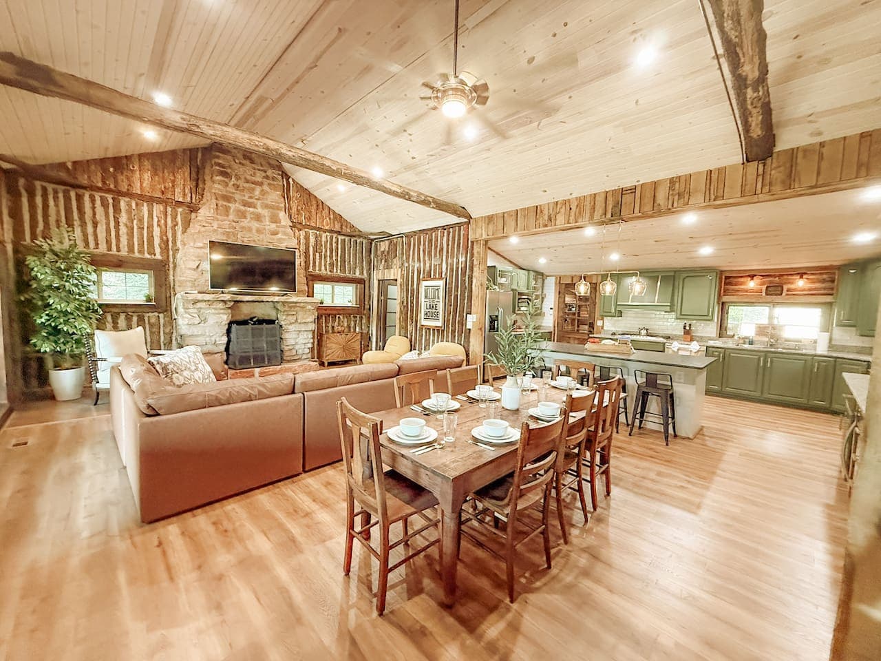 Whether you're enjoying dinner, board games, or a work-from-lake setup, this table’s ready for it all.