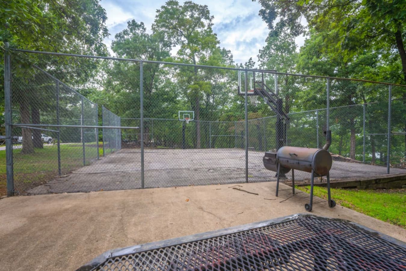 Get your game on! Whether it's a friendly shooting session or a full-on match, our outdoor court is ready for action during your stay at The Knolls.