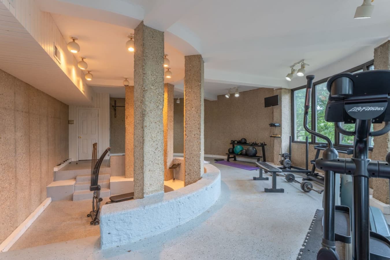 Stay active even on vacation! Our guests at Knoll Worries have access to the well-equipped gym located right in The Knolls Clubhouse.