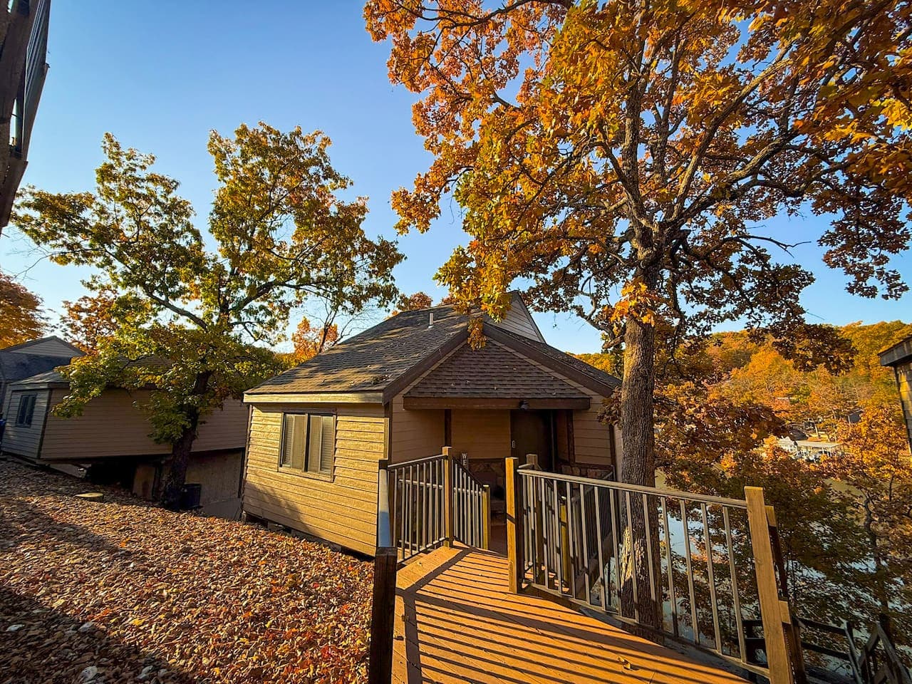 Charming lake cottage nestled among the trees with a private entrance and beautiful seasonal views.