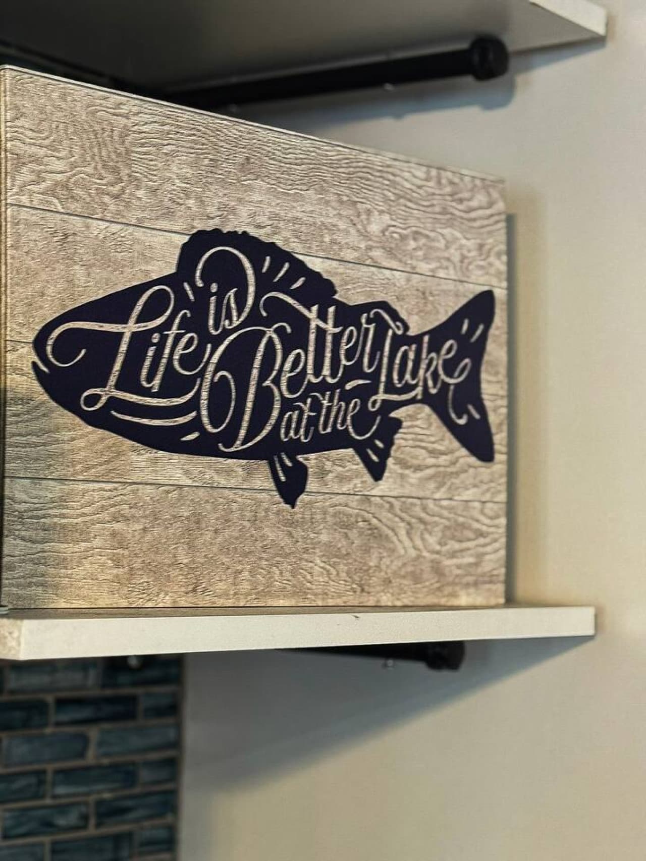 Lake-inspired décor with welcoming touches.