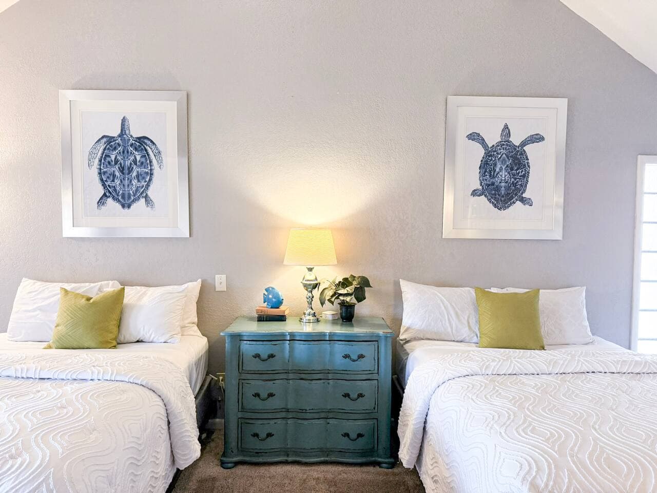 Enjoy a tranquil ambiance with two comfortable beds, elegant furnishings, and fresh coastal design touches.
Perfect for guests looking for a bright, relaxing getaway with easy access to nearby hotspots.