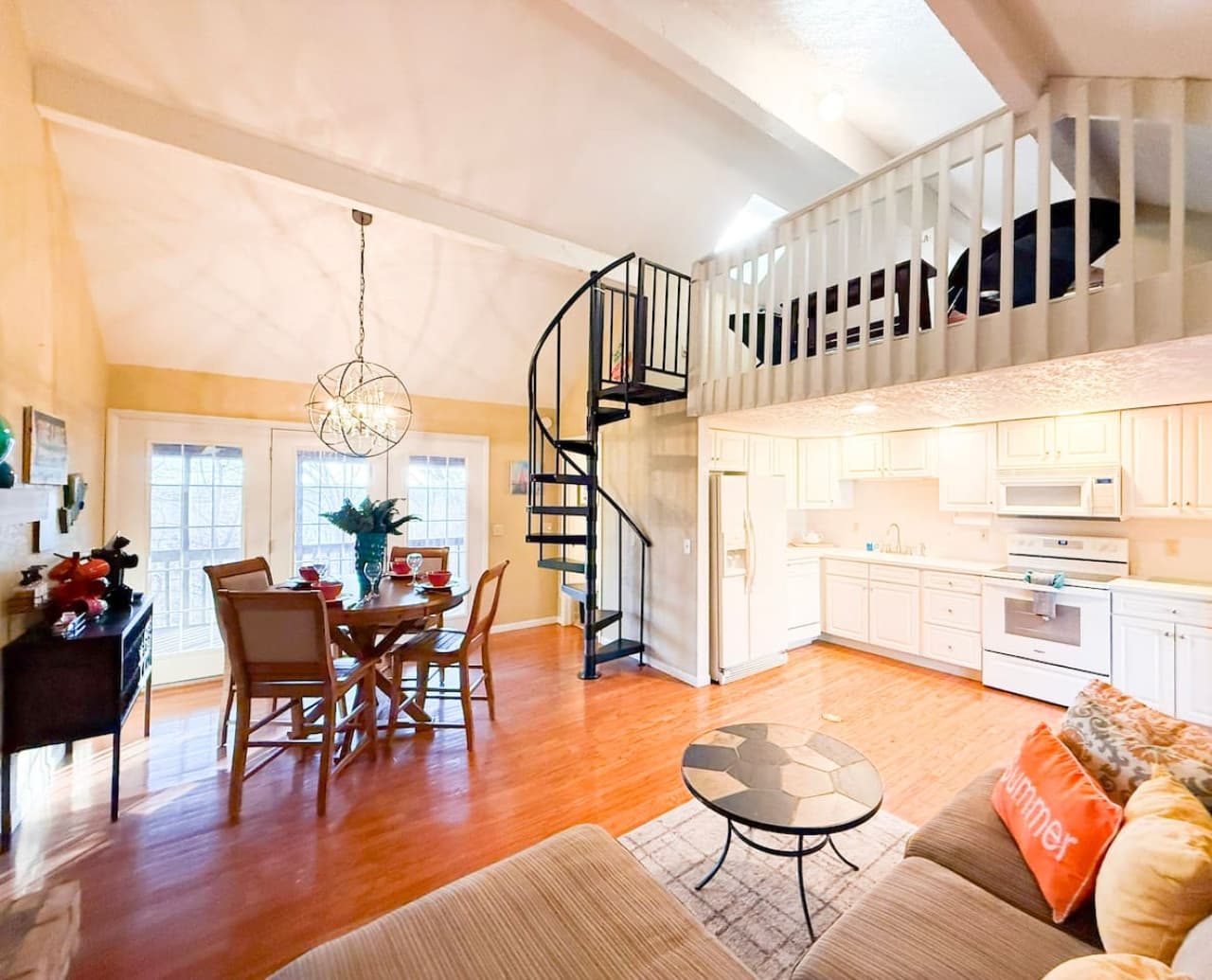 Open and inviting layout with stylish décor, a comfy sitting area, and a fully stocked kitchen for easy meals.
Ideal for extended stays and family getaways, all just minutes from popular attractions.