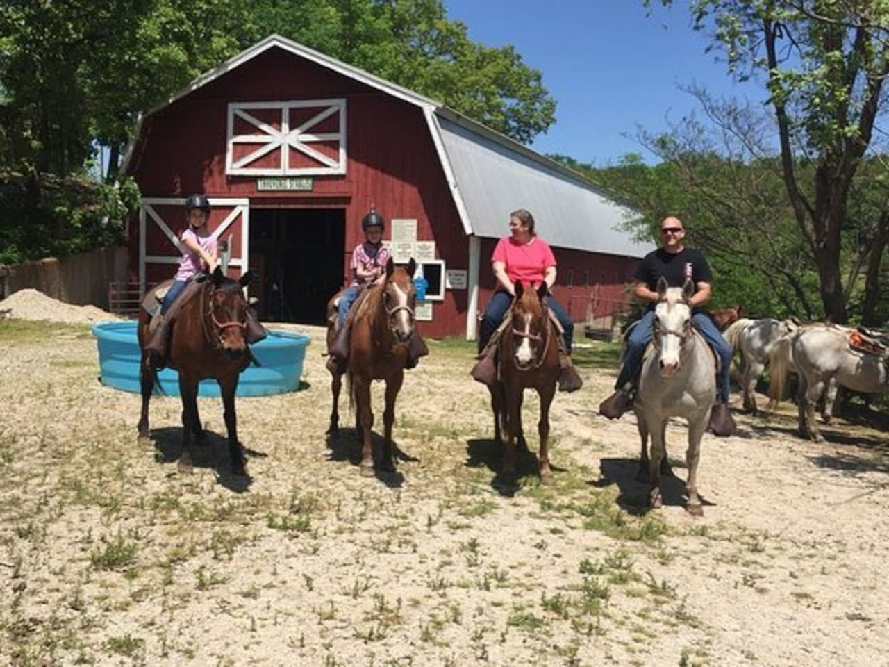 Experience unique outdoor adventures with horseback riding and scenic trails just minutes away.
This perfectly located Airbnb is ideal for families, couples, and guests seeking a fun Lake of the Ozarks getaway.