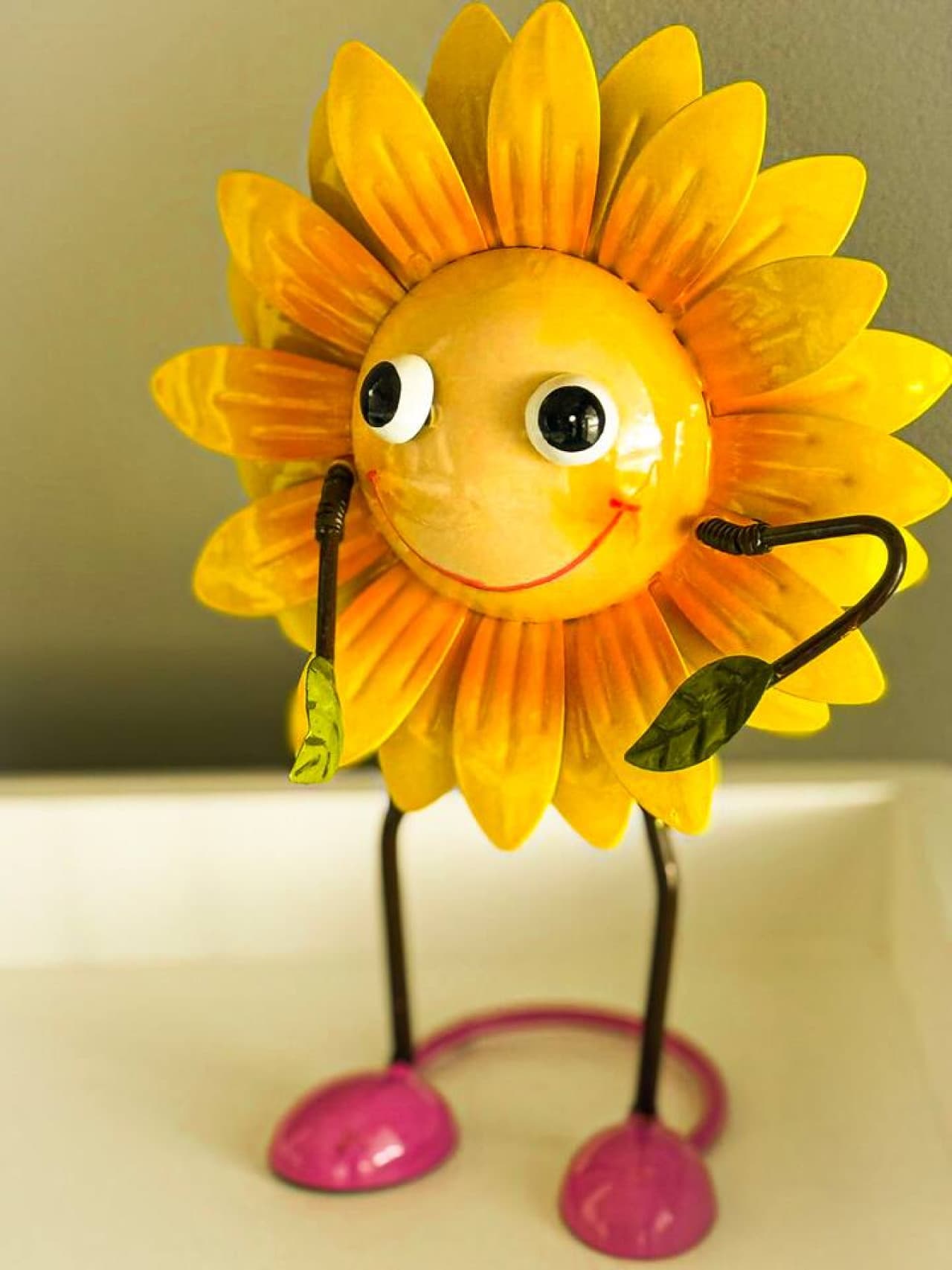 Playful sunflower décor for a fun pop of color.
