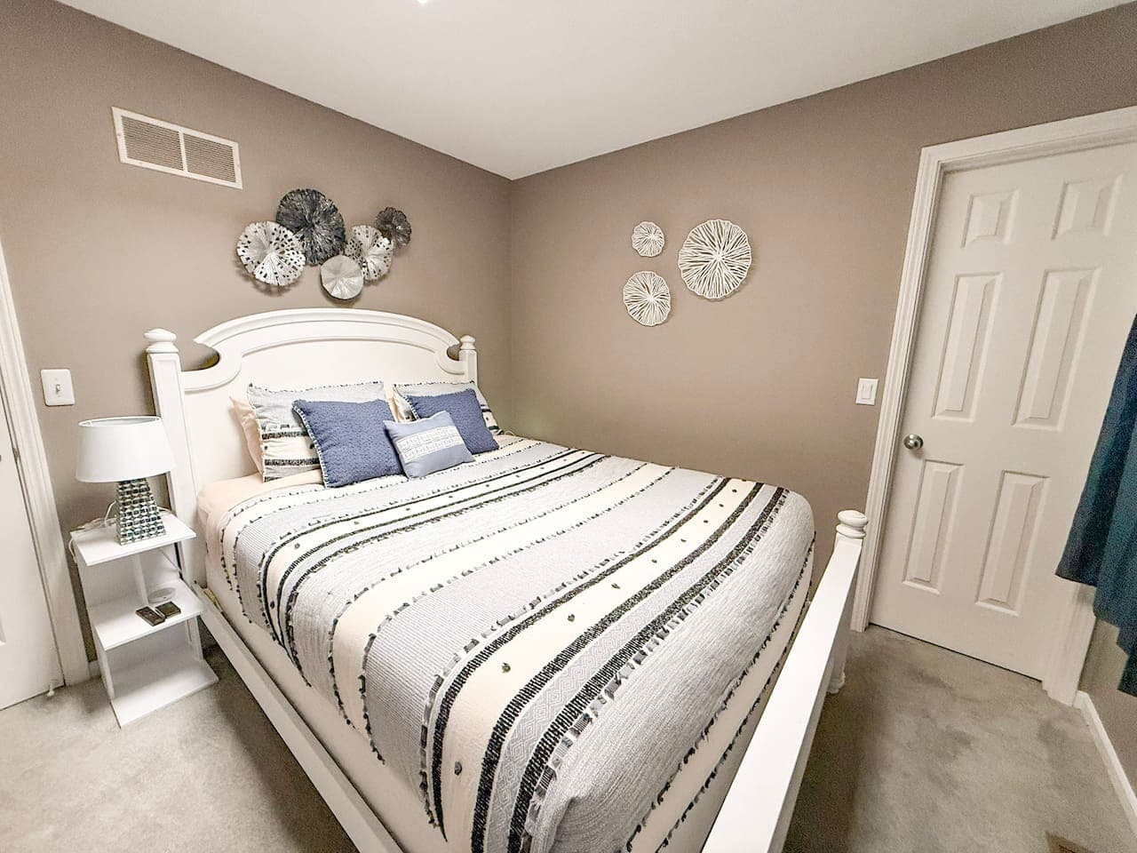 Cozy bedroom with a comfy queen bed and modern décor.