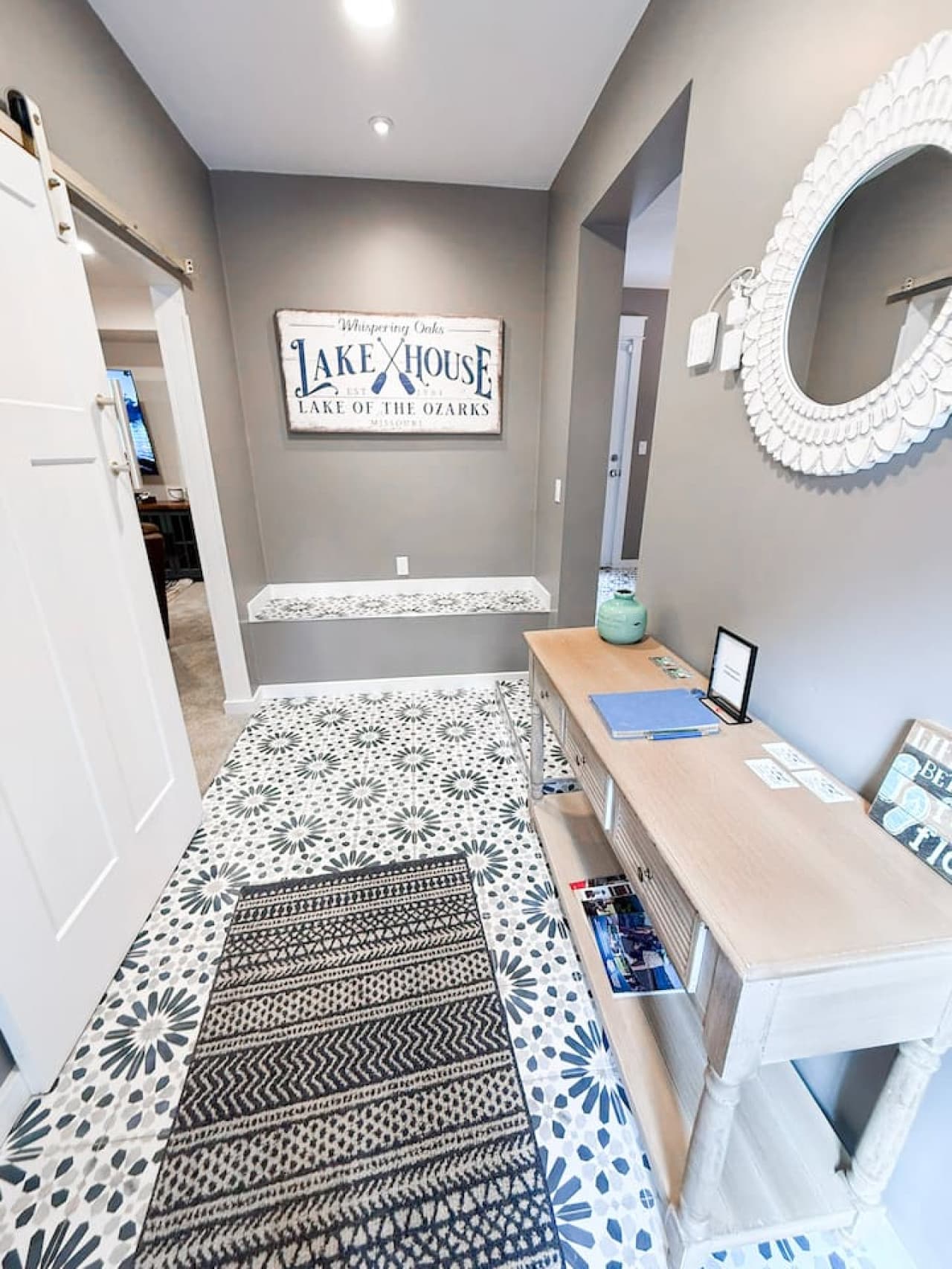 Bright, welcoming entryway with stylish décor.