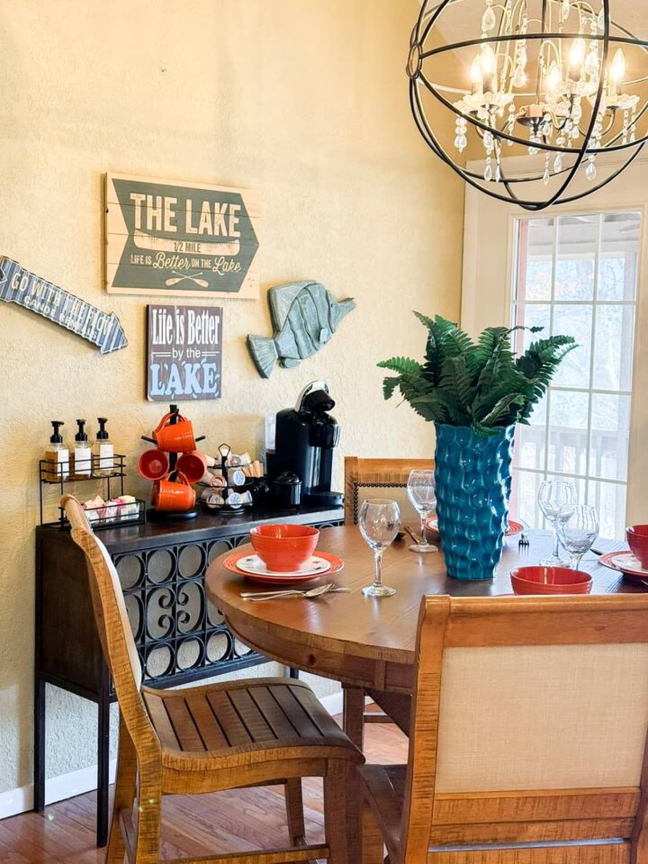 Enjoy meals in a charming, lake-inspired dining area with stylish décor and natural light.