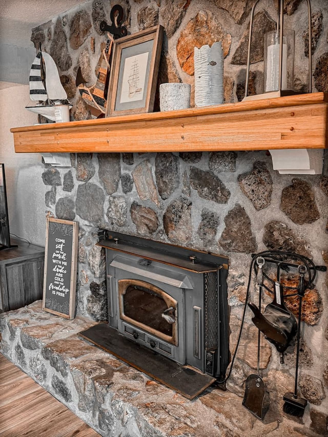 Cozy up by the rustic stone fireplace, perfect for warming up after a day on the lake.
Ideal for romantic getaways and family retreats, this inviting Airbnb blends comfort, charm, and a relaxing cabin-style atmosphere.