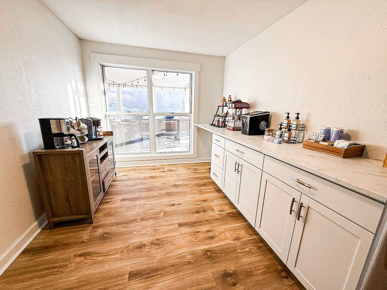 Start your day in this bright lakeview kitchenette and coffee bar, designed for easy mornings and relaxed meals.