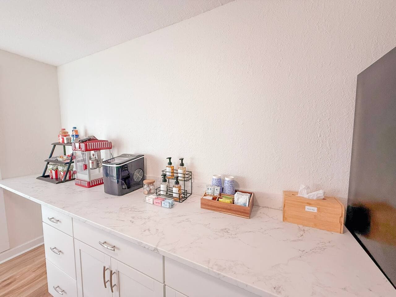 Enjoy a fully stocked beverage station with coffee, tea, and thoughtful essentials to start your day right.
Perfect for relaxing mornings and cozy stays, this Airbnb adds convenience, comfort, and a welcoming touch.