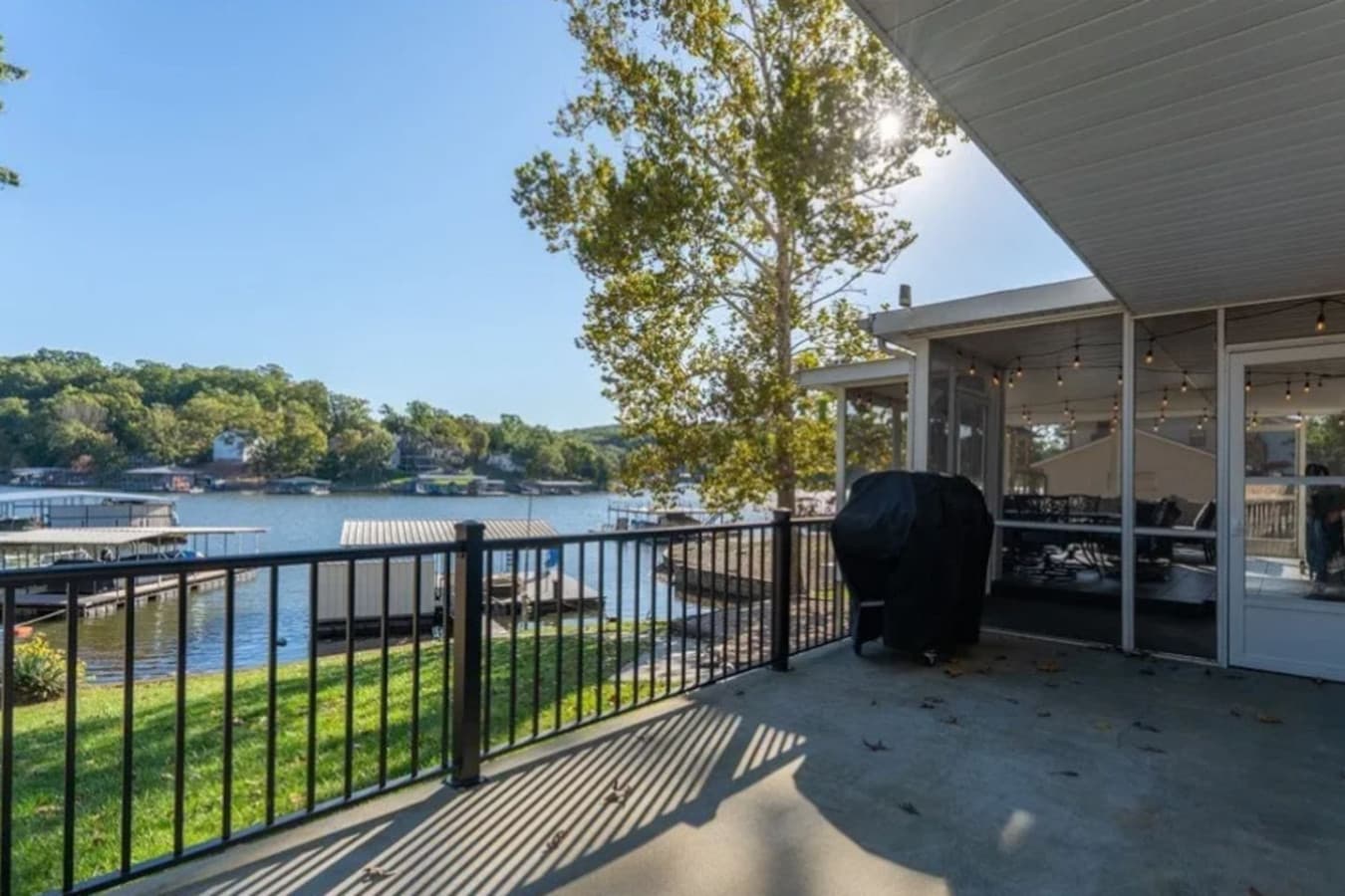 Relax on the lakefront patio with sweeping water views, perfect for grilling, sunsets, and outdoor dining.
Ideal for family lake vacations and fishing getaways, this waterfront Airbnb offers comfort, space, and easy dock access.