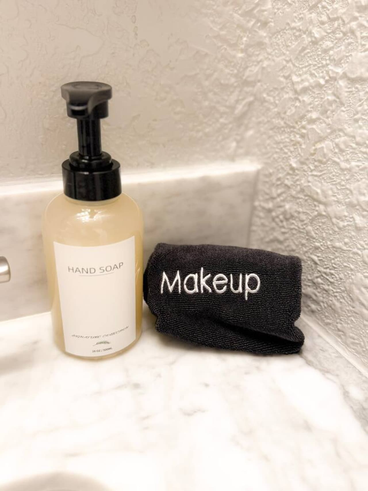 Enjoy thoughtful touches like makeup towels and spa-style amenities for a clean, comfortable stay.
Perfect for guests who value comfort and convenience, this well-appointed Airbnb adds a touch of luxury to your getaway.
