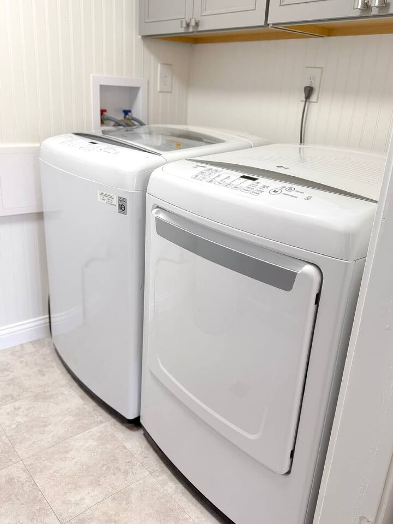 Enjoy the convenience of an in-unit washer and dryer, perfect for extended stays and family trips.
Ideal for longer vacations and lake getaways, this Airbnb offers comfort, practicality, and a truly stress-free stay.