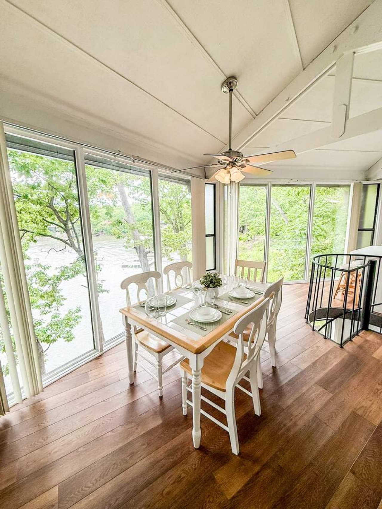 The spacious dining area, bathed in natural light from the large windows that offer incredible lakefront views. Perfect for gathering up to 6 guests.