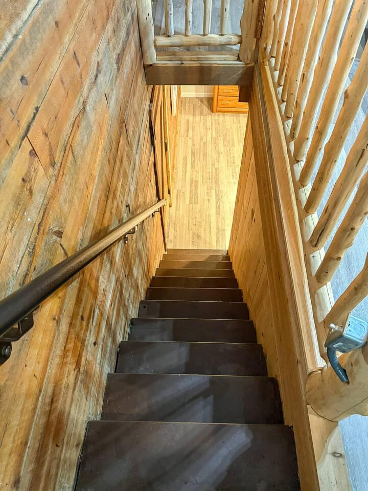 Cabin-style stairs connecting both levels.