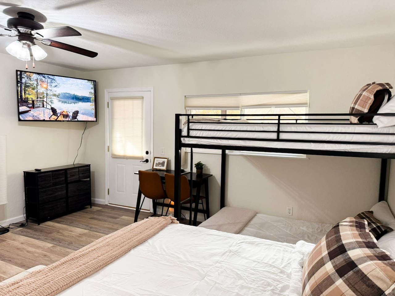 King bed, bunk, and smart TV for relaxation.