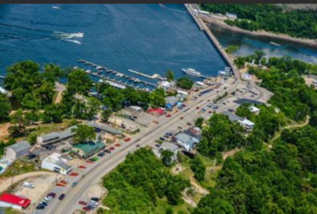 Near Bagnell Dam Strip Entertainment District