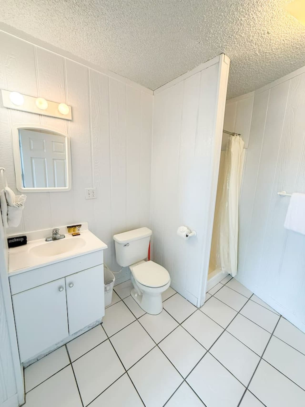 Convenient and well-maintained bathroom for your stay.