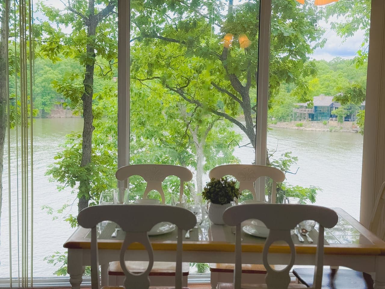 Meals with a view. Simply delightful.