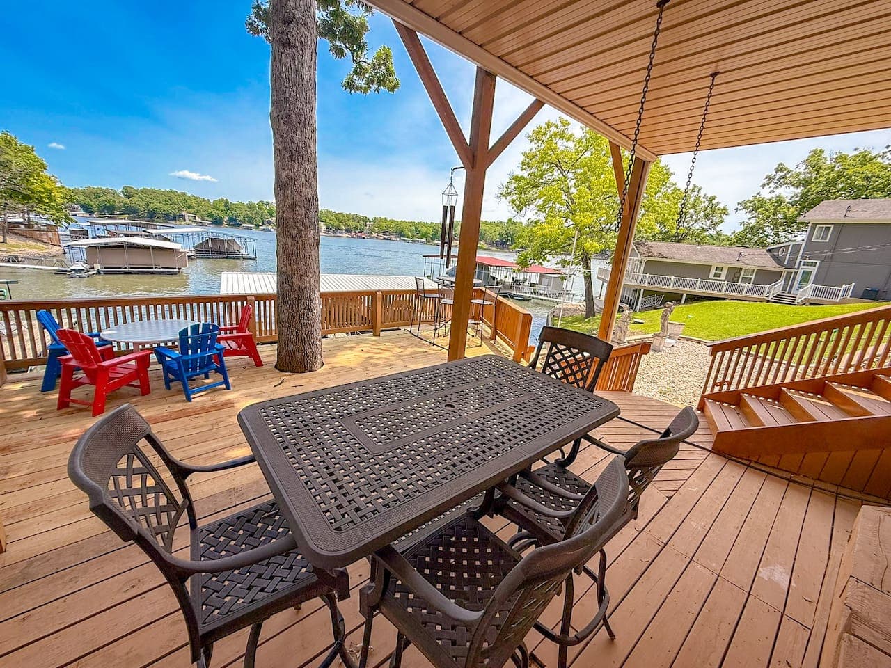 A perfect spot for soaking in the fresh air with cozy corners and a cheerful lower deck seating. It’s perfect for joyful moments and lasting memories.