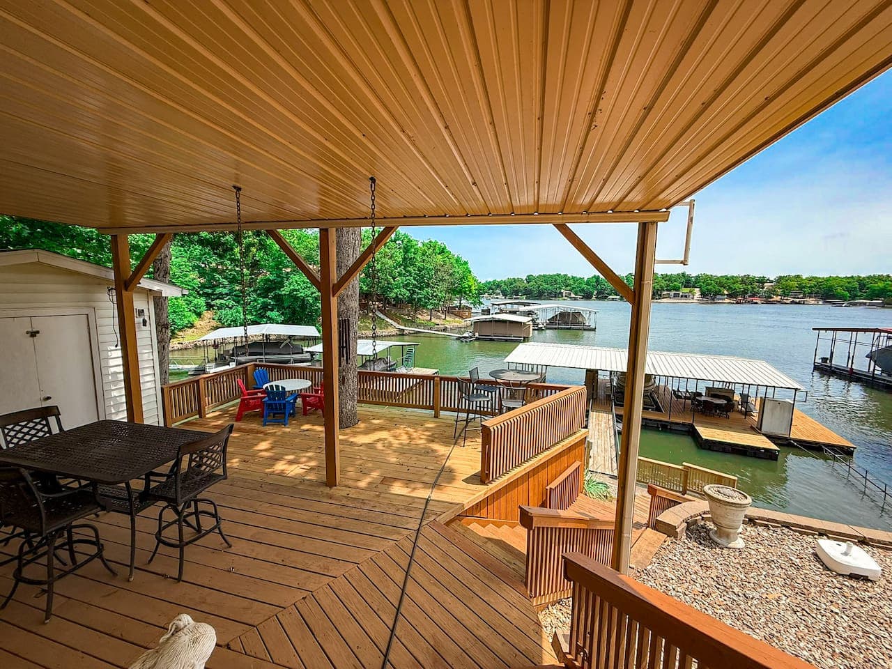 A perfect spot for soaking in the fresh air with cozy corners and a cheerful kids’ seating area. It’s perfect for joyful moments and lasting memories.