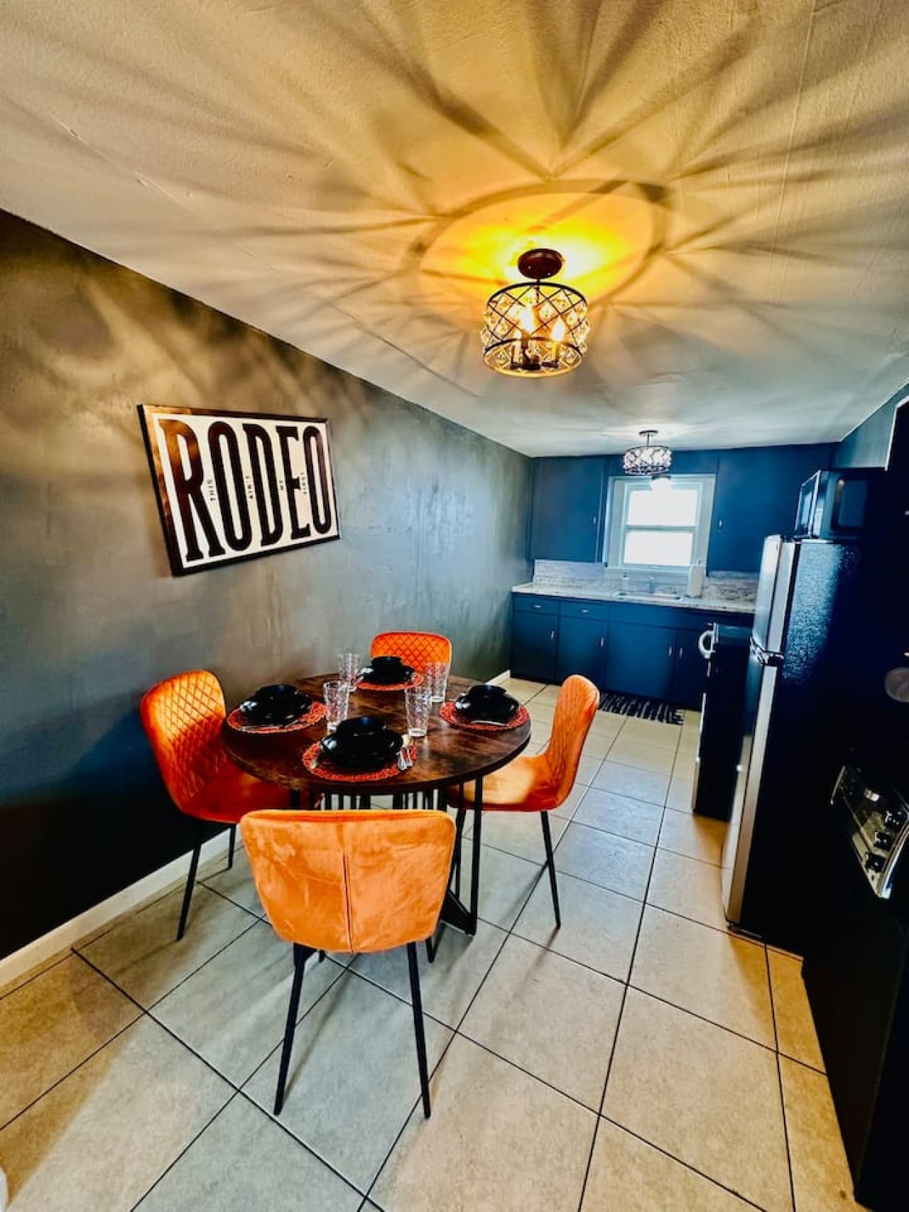 Gather 'round, cowboy style. A cozy space for good eats, great convos, and warm Western vibes.