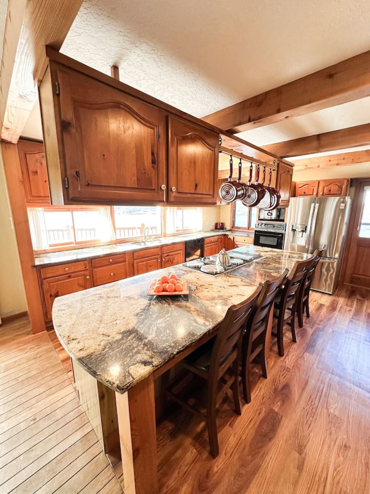 A functional and inviting kitchen with views of the lake, perfect for preparing meals while enjoying the scenery.