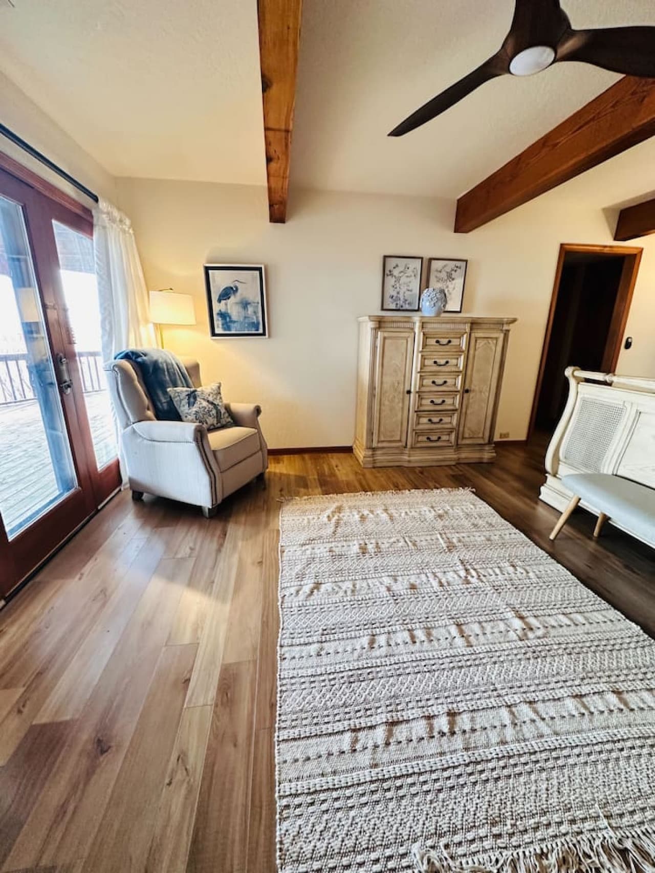 Enjoy a cozy corner for reading or relaxing with views of the lake from the master bedroom.