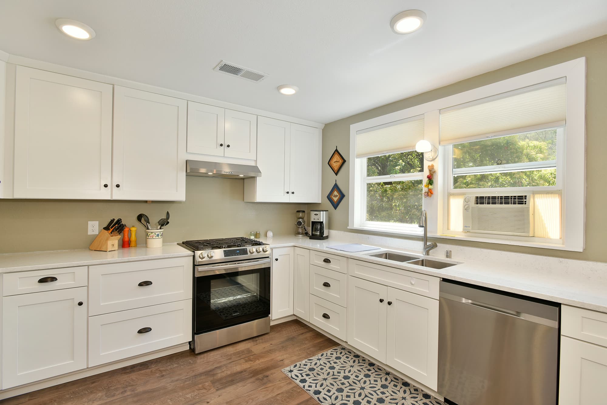 Full kitchen for that amazing meal.