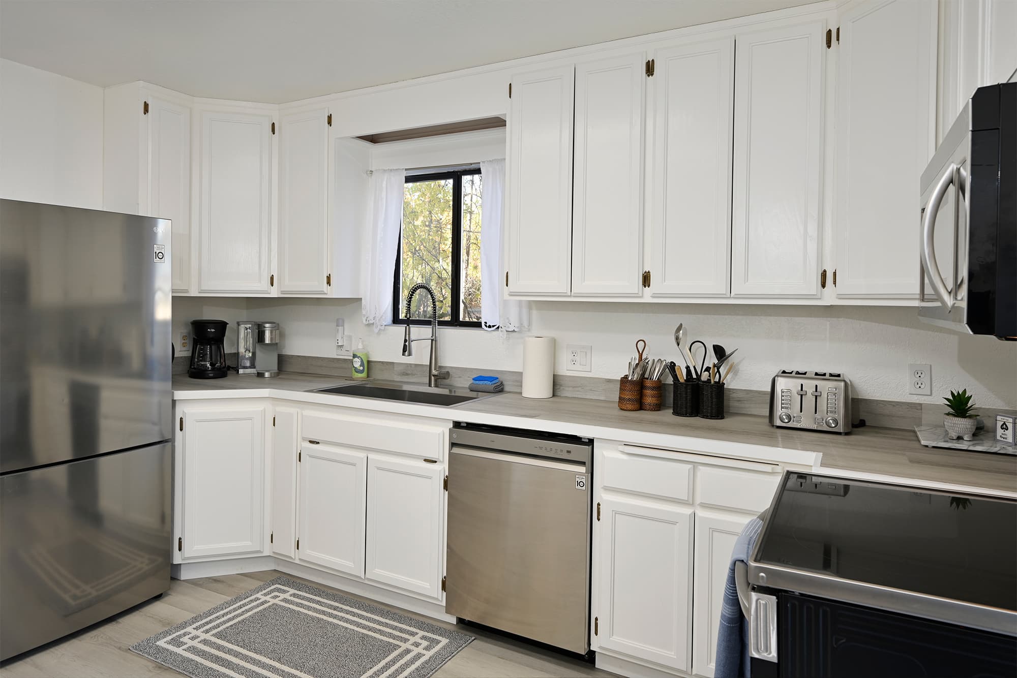 Full kitchen