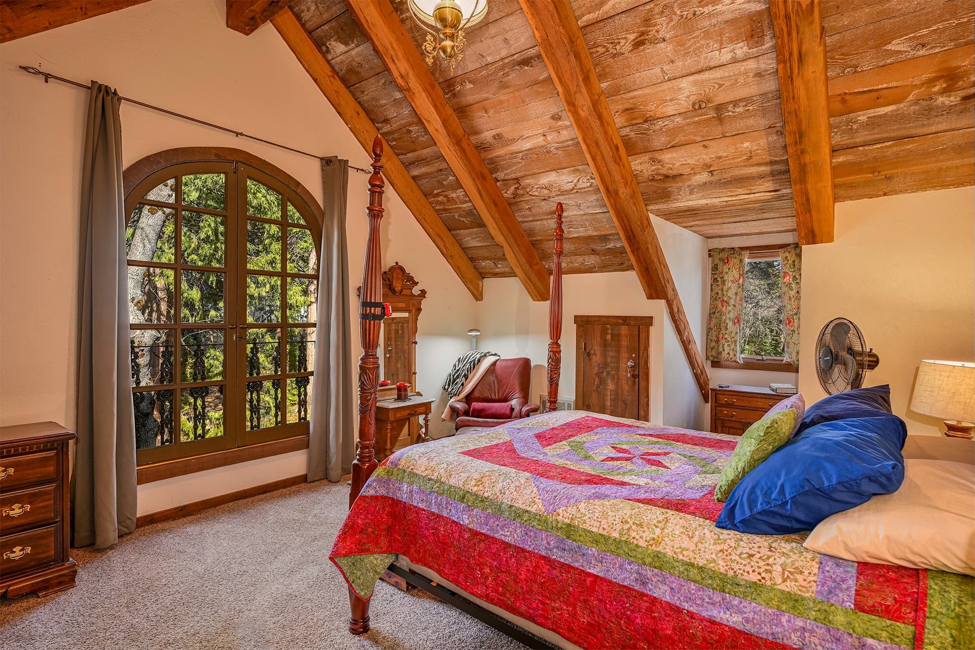 Upstairs King Bedroom
