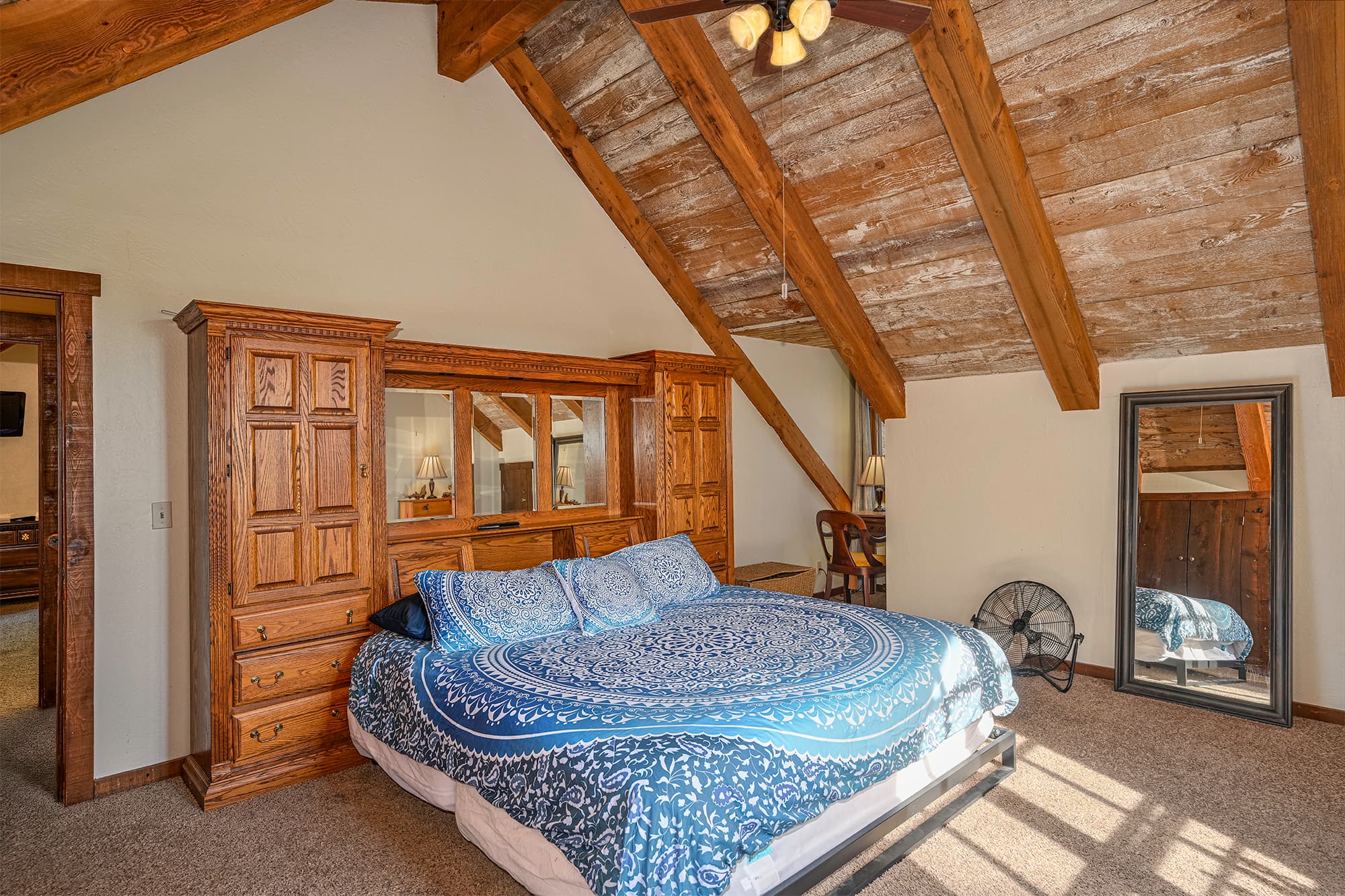 Upstairs Queen Bedroom