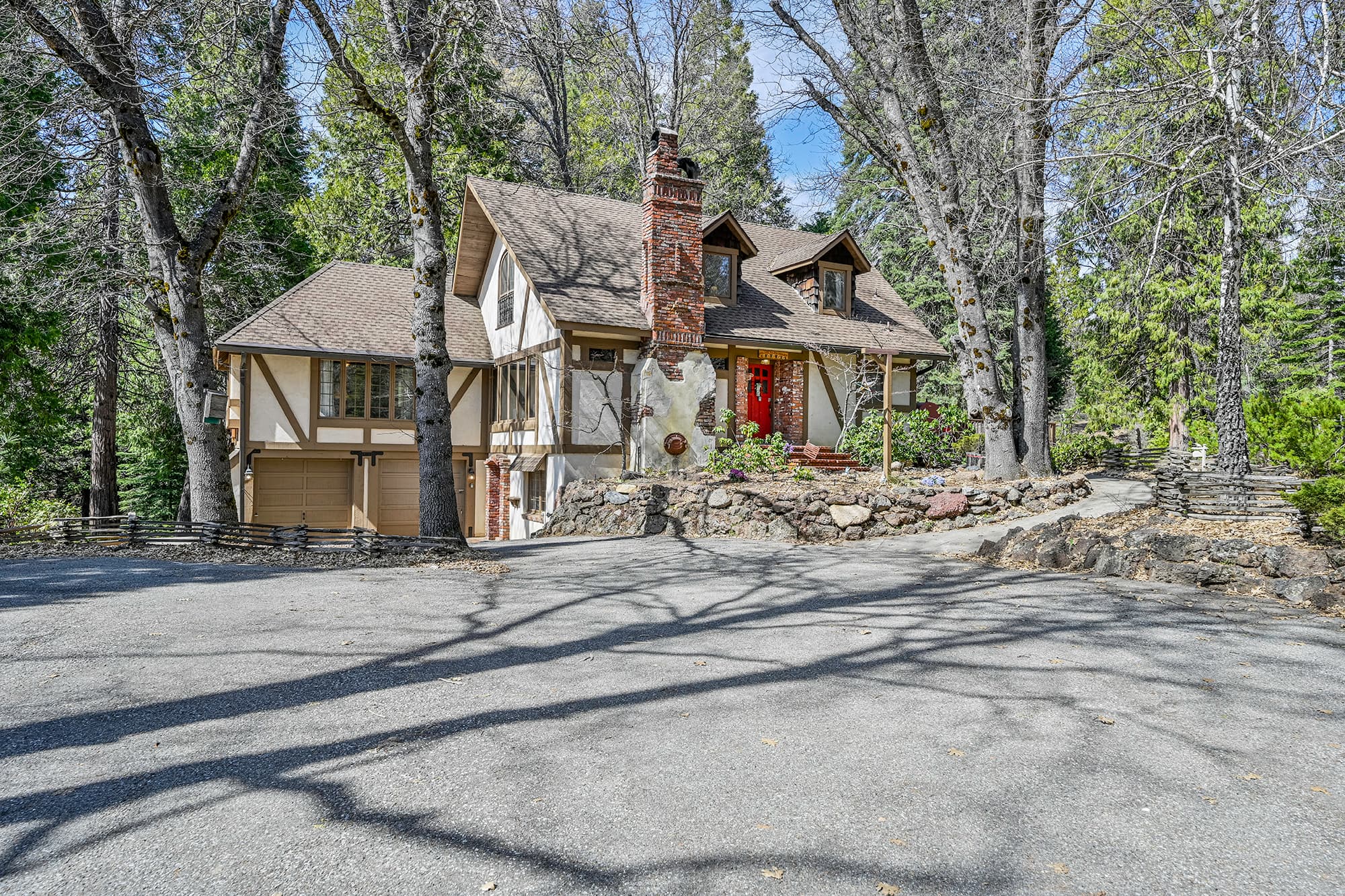 Falconhurst driveway.