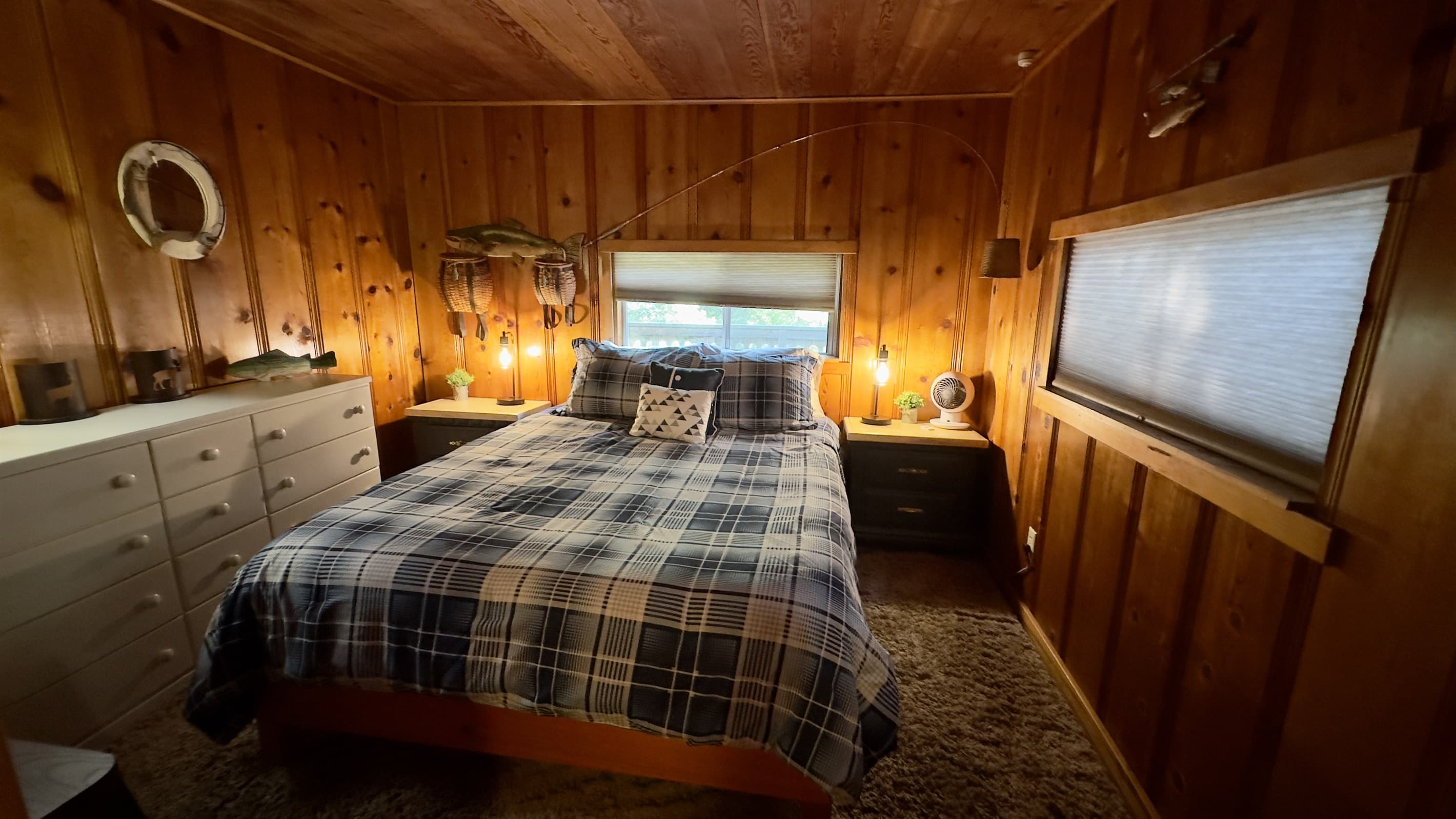 Upper Sac Shack bedroom 