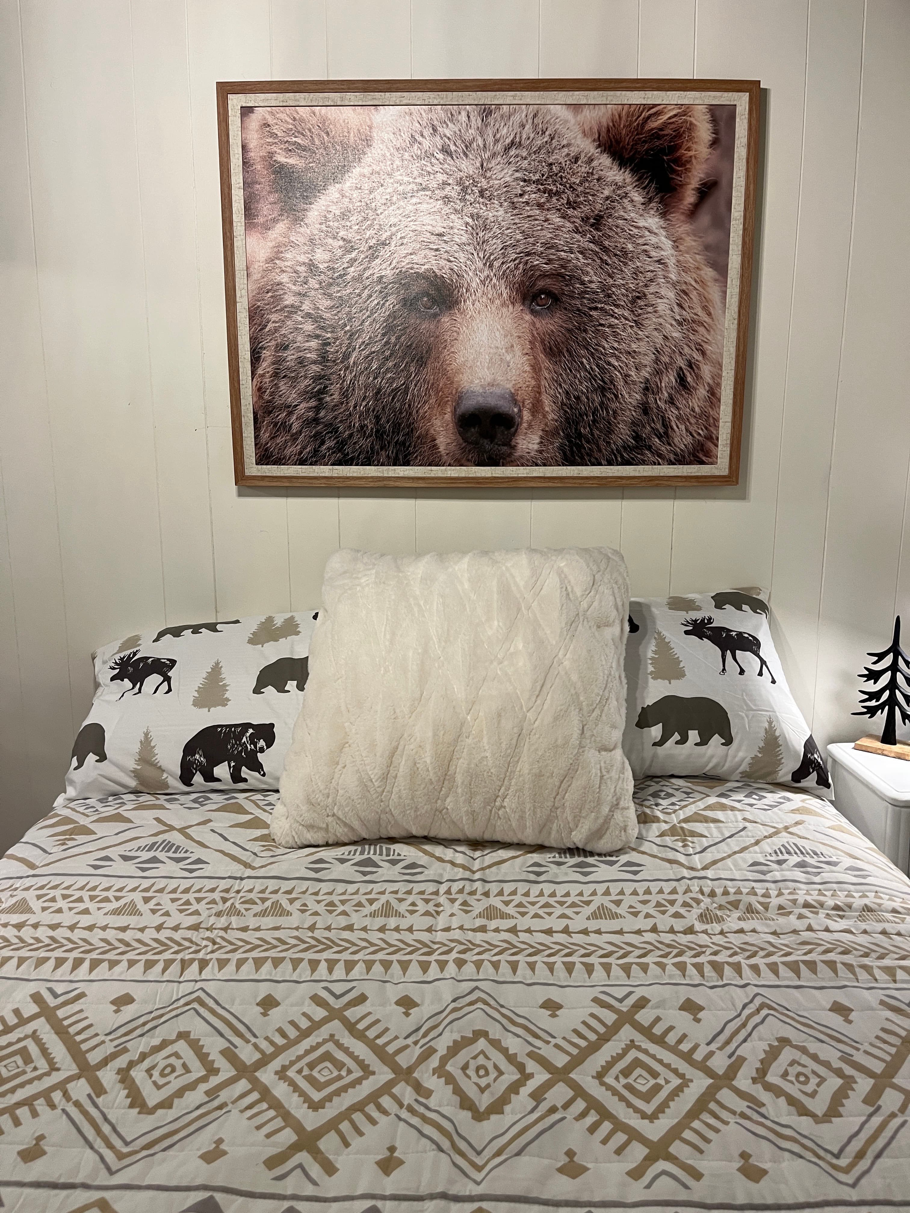 "The Bear Den" downstairs bedroom with full-sized bed. No steps other than one from the porch. 