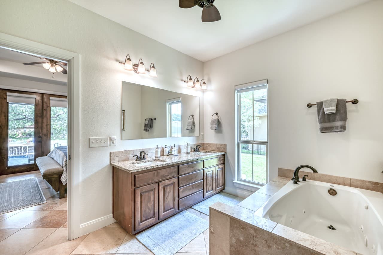 Primary bedroom bath