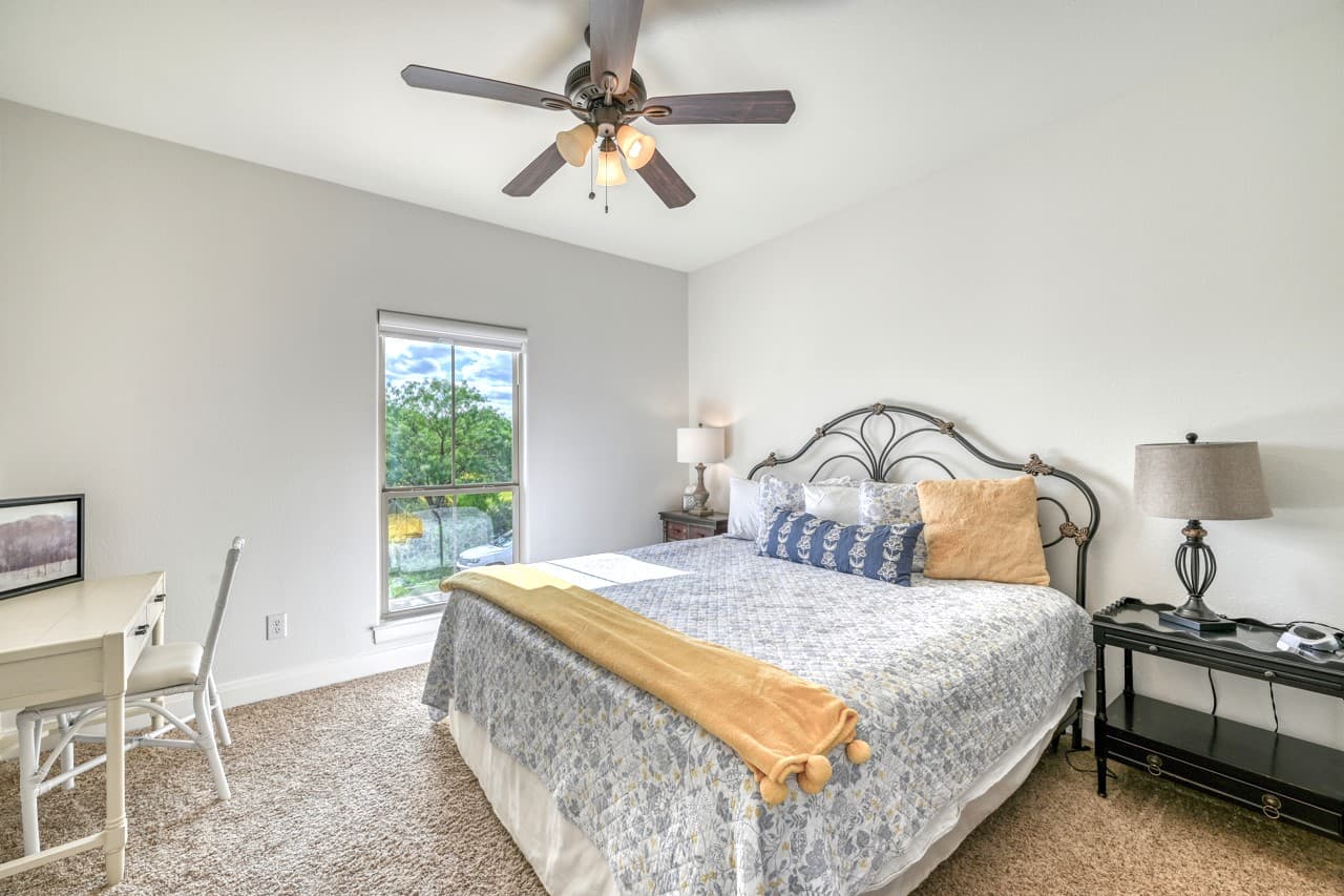Bedroom 2 - king bed