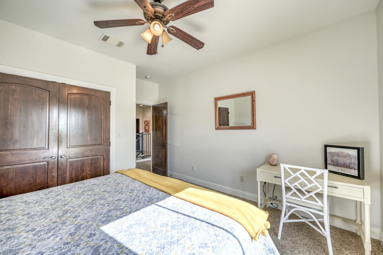 Bedroom 2 - king bed