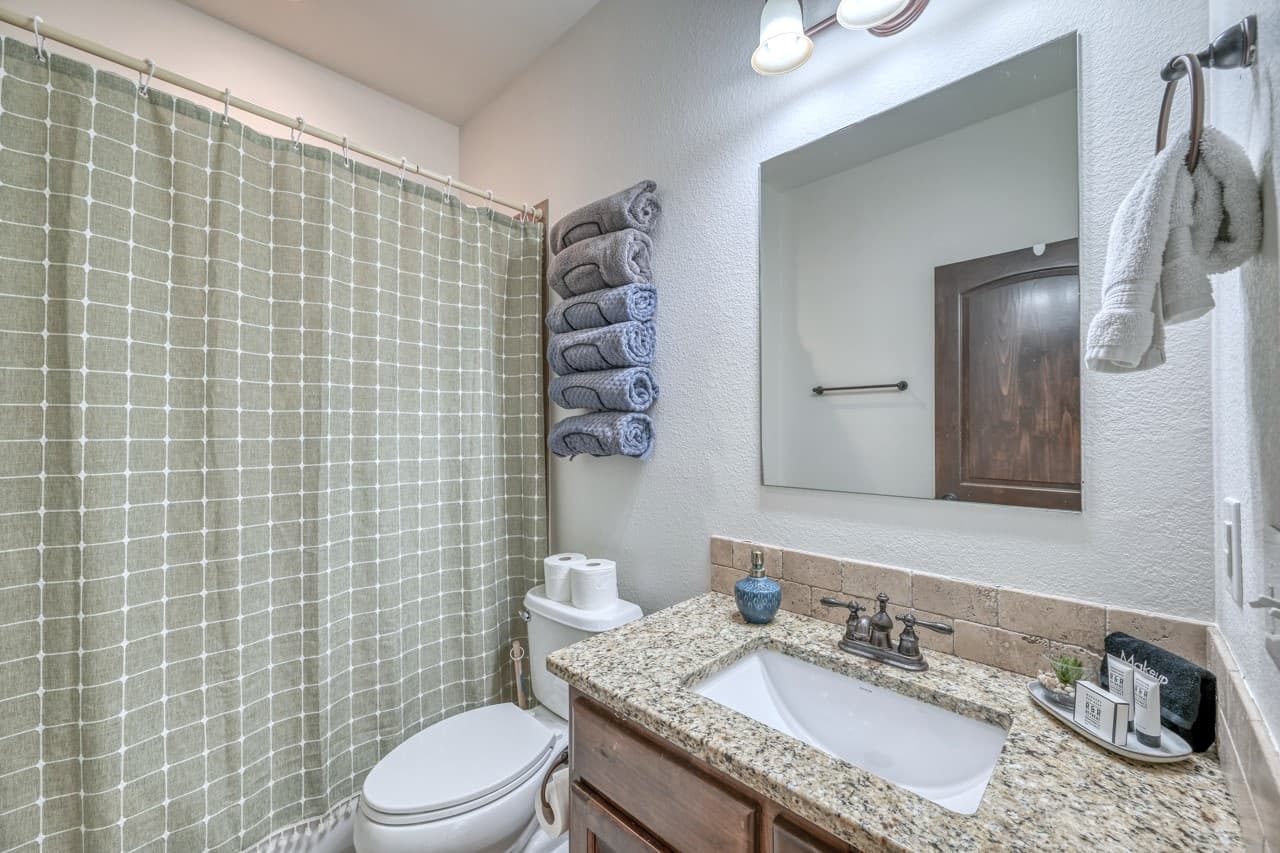 Bedroom 3 - ensuite bathroom 3