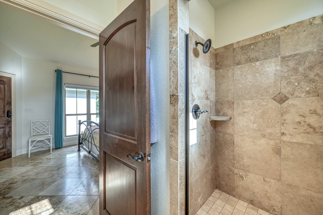 Guest house bath 4