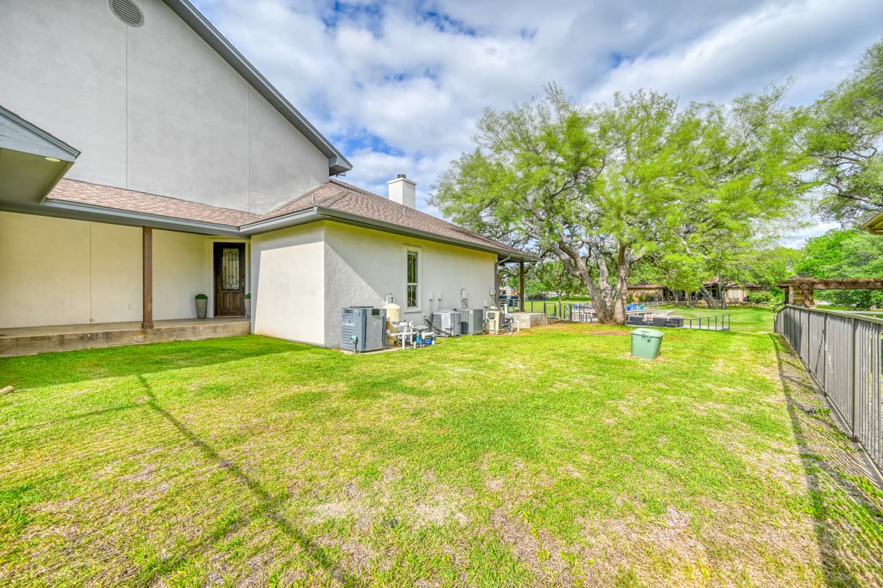 Side yard - lots of room to run around