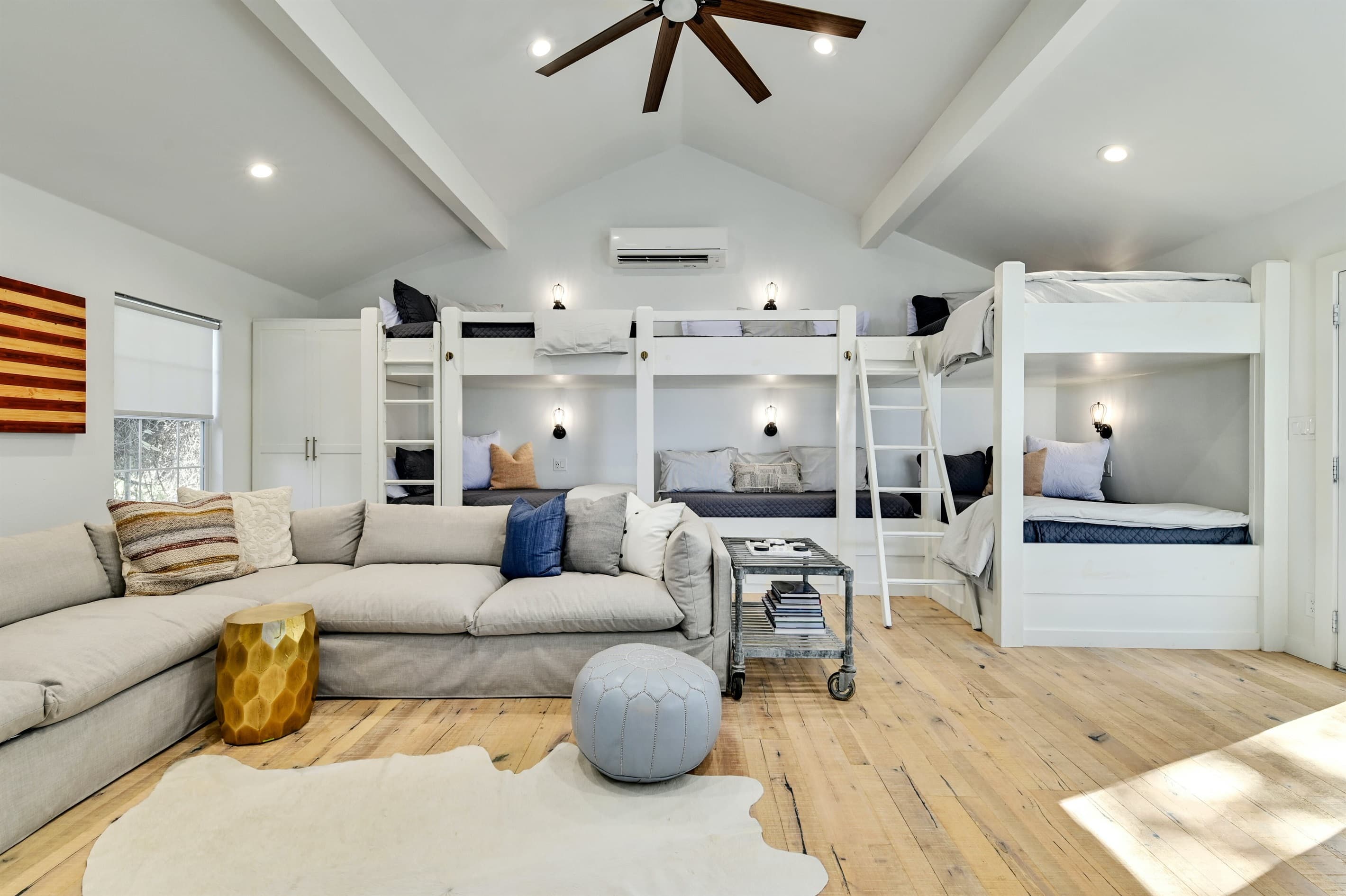 2 twin over twin and 2 queen over queen bunk beds