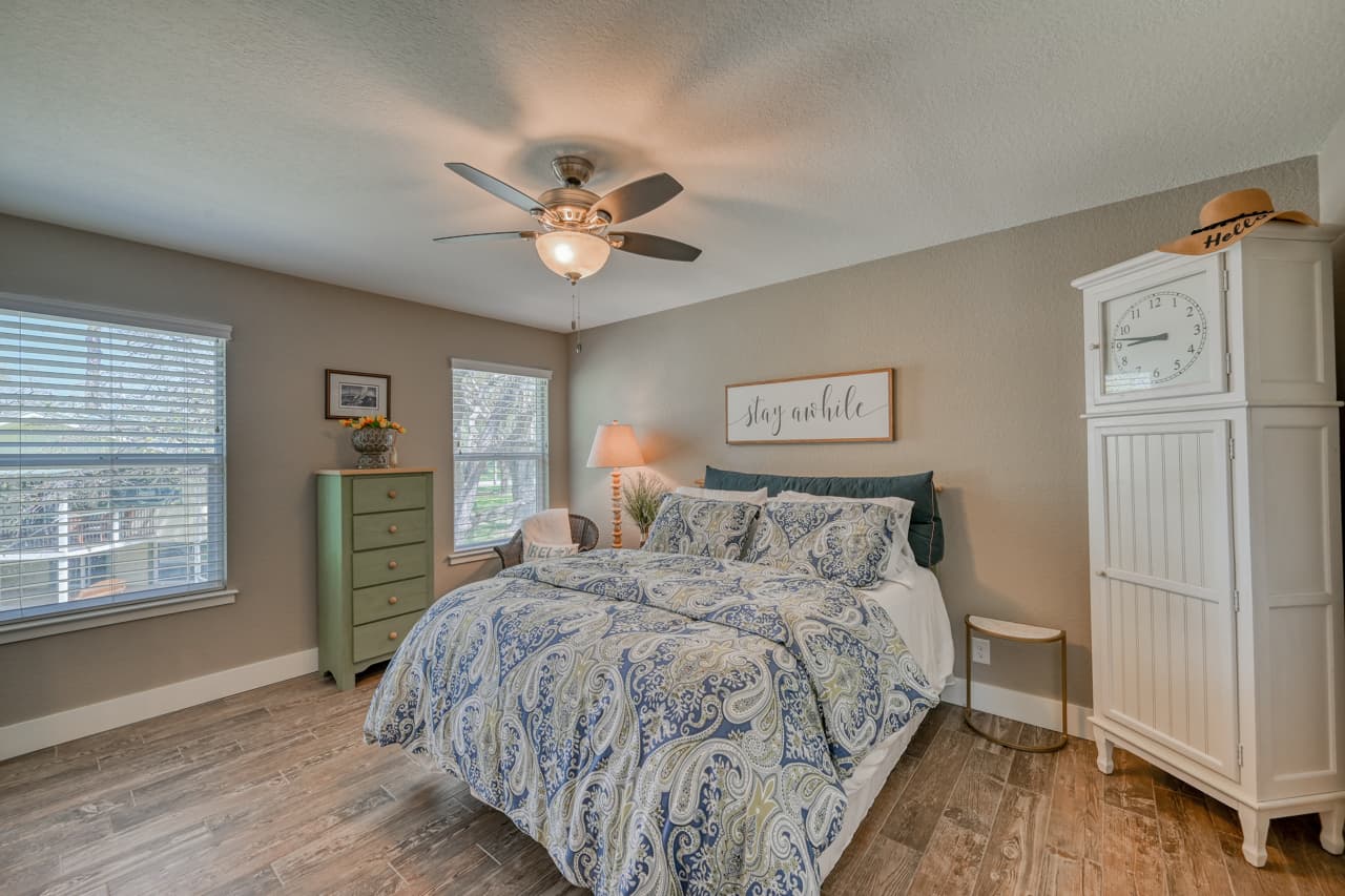 Upper Level - Bedroom 4 with ensuite bathroom
