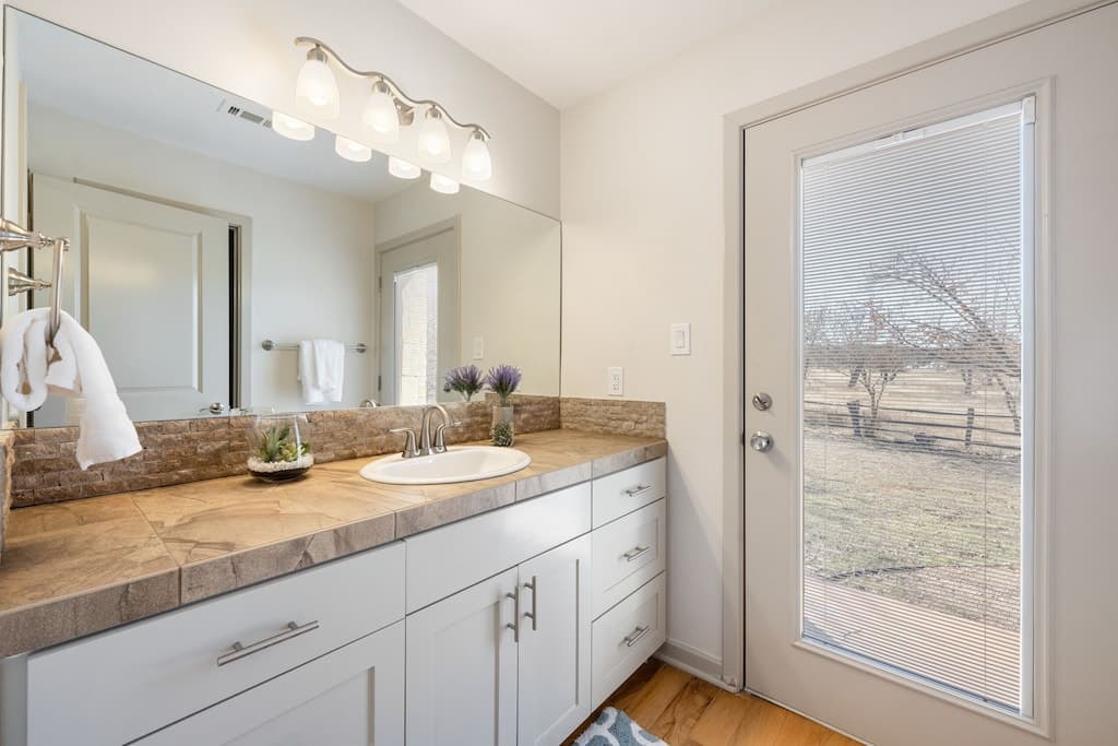 Full bathroom on main level